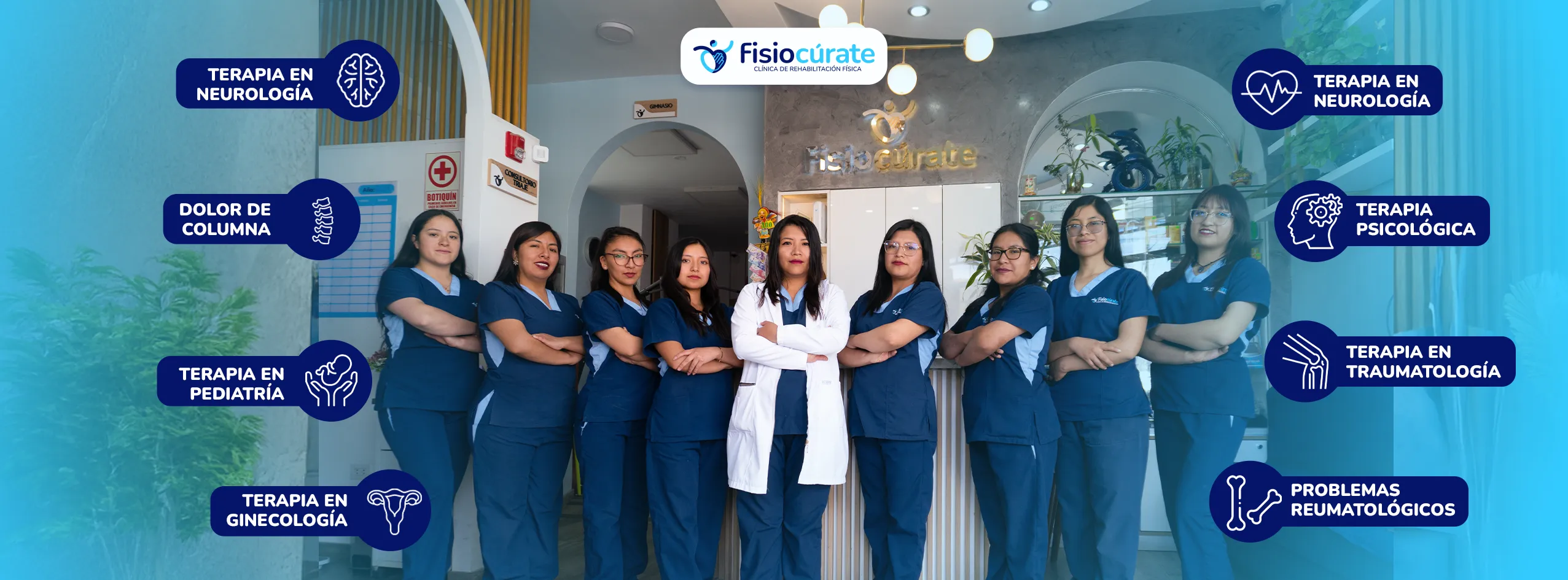 Equipo de fisioterapeutas atendiendo a pacientes pediátricos